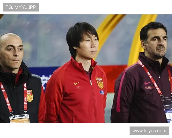 足球明星掰手腕精彩瞬间大合集展现运动员的力量与魅力